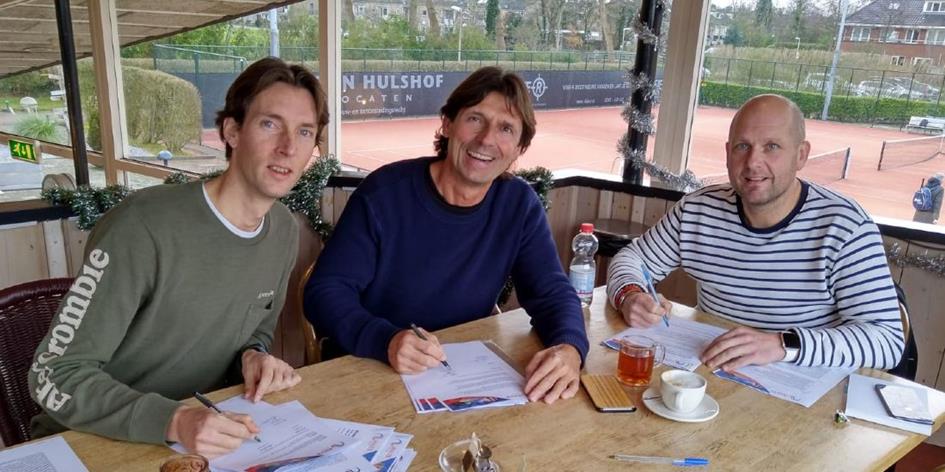 trainers tekenen nieuwe contracten (1).jpg